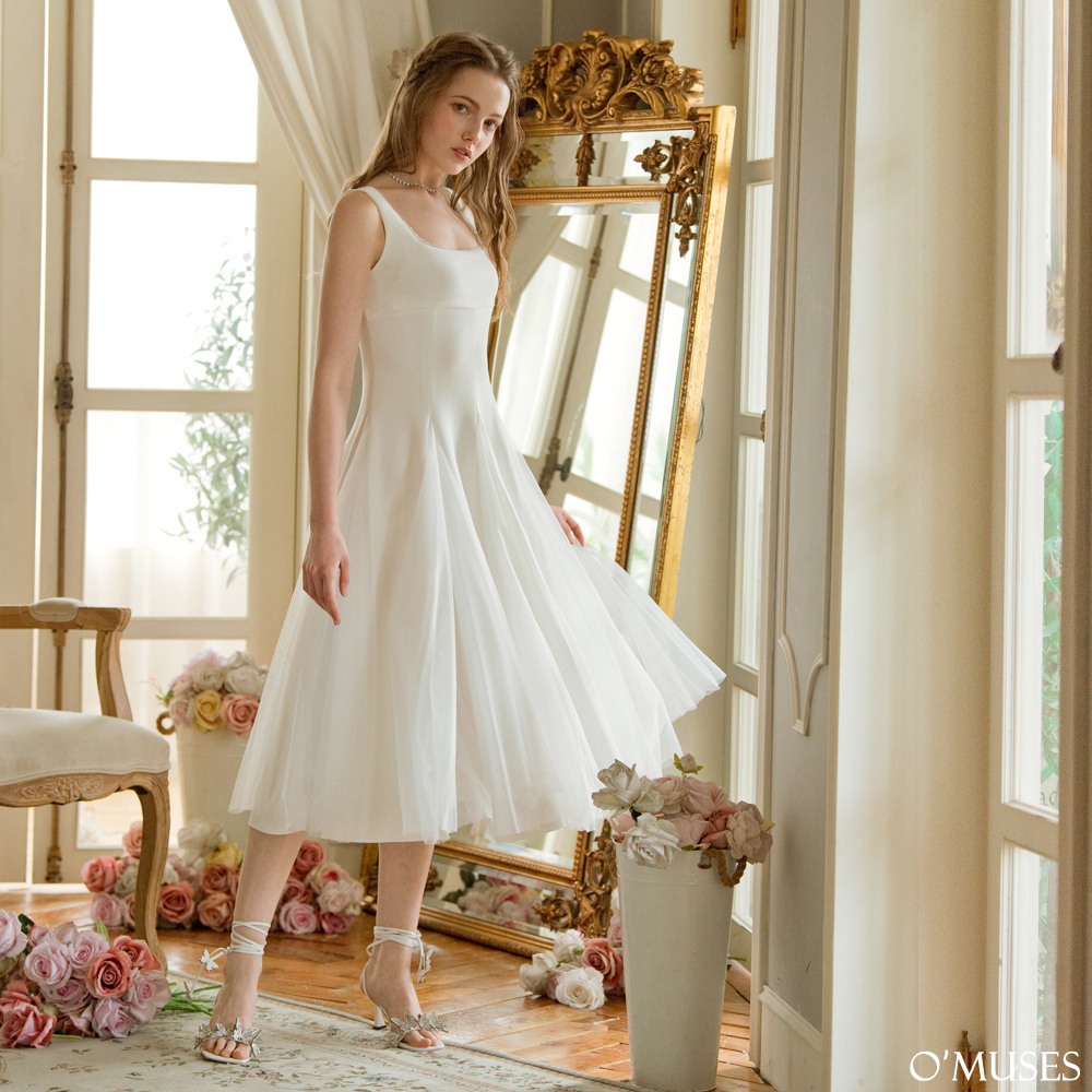 【OMUSES】簡約方領鑽白色紗裙長洋裝60-7356