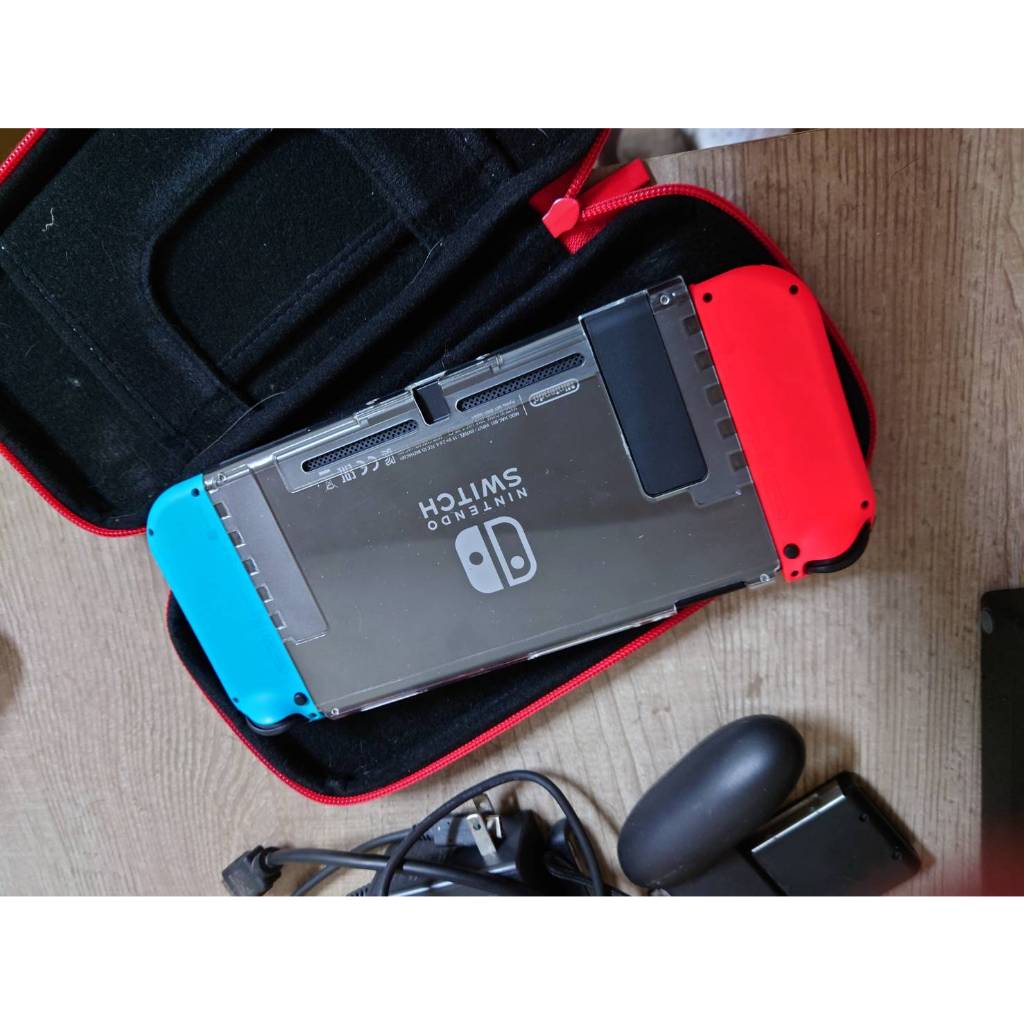 NINTENDO 配件均在 SWITCH HAC-001 一般版 紅藍遊戲主機 附贈保護殼