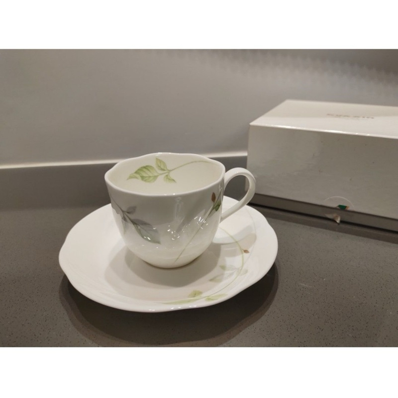全新💕日本製Narumi鳴海精緻骨瓷☕️咖啡/🍵花茶杯盤組1套✈️長榮貴賓禮（附盒）