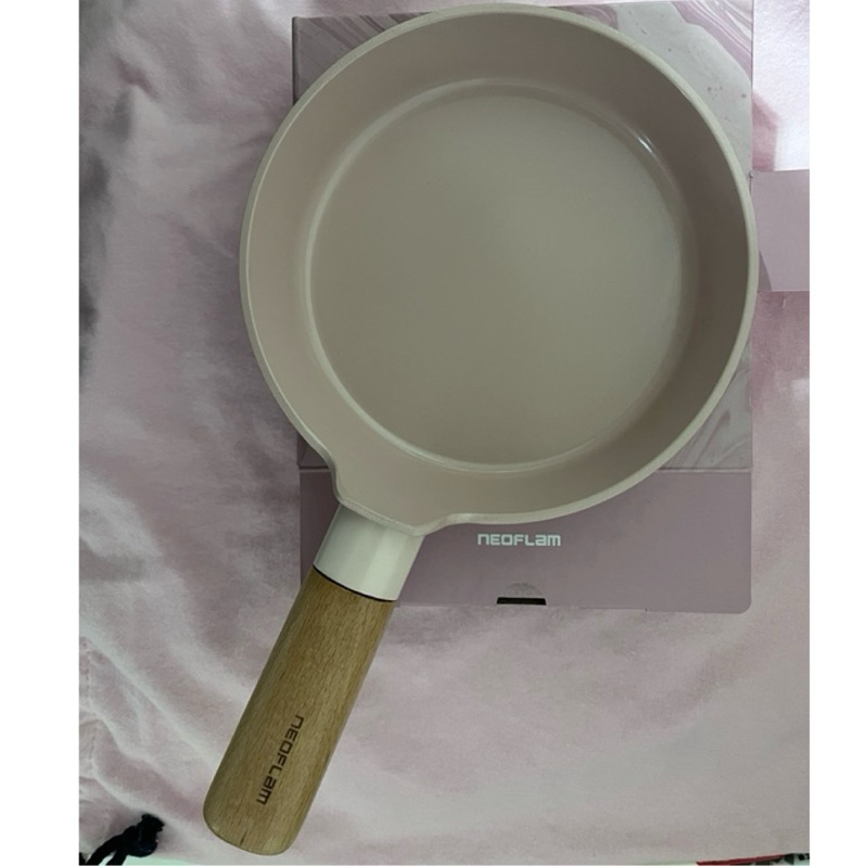 粉紅色【NEOFLAM】煎蛋鍋16cm 不挑爐具 瓦斯爐電磁爐可用 陶瓷鍋 不沾鍋 白色 平底鍋