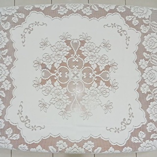 二手白色針織布正方圓邊桌巾一條（105*105cm）