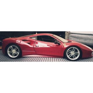 Bburago Ferrari 488 GTB 1/18 模型車