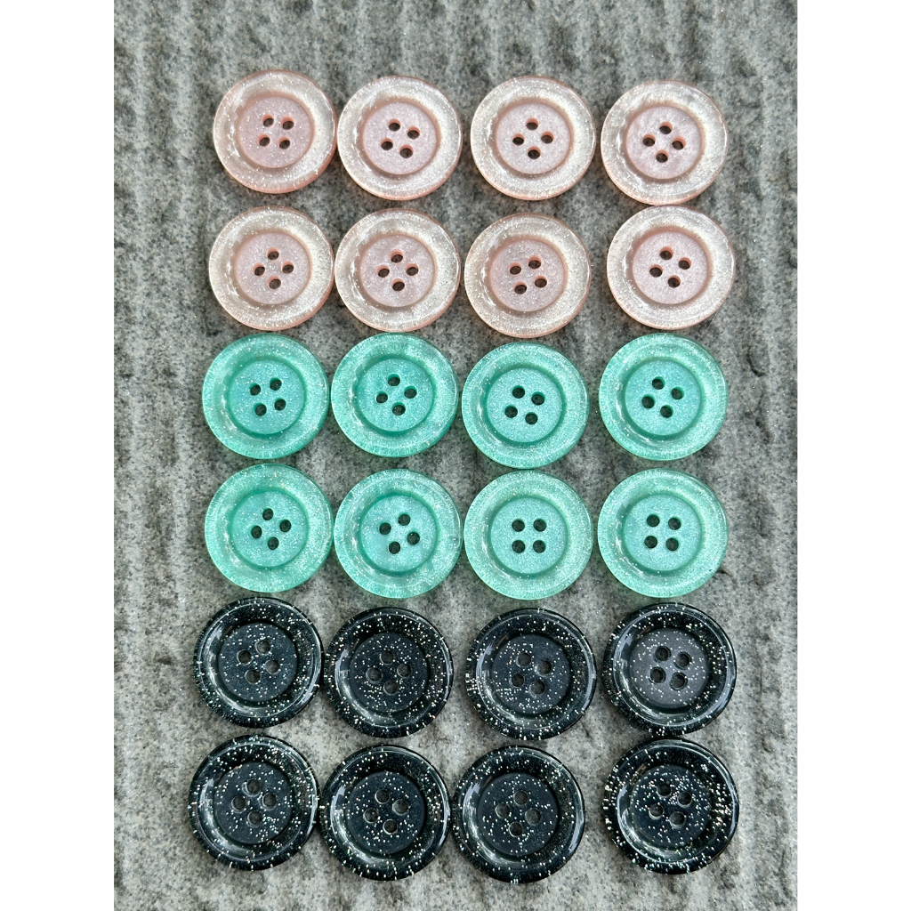 i71156 💓台灣製.老扣💓22mm閃粉果凍4孔鈕扣 飾品外套風衣💓DAda鈕扣