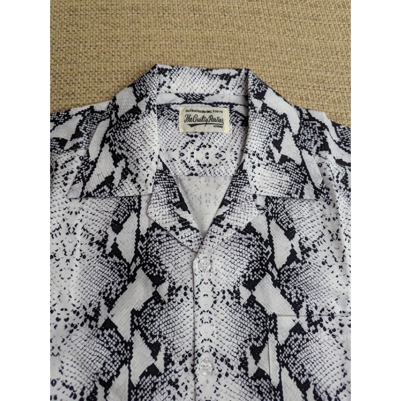 日本製造 Japan THE GUILTY PARTIES 黑白色蟒蛇紋短袖襯衫 人造絲質襯衫