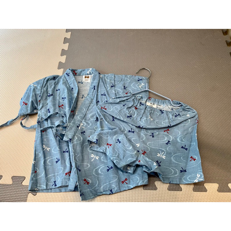二手 日本男童浴衣 阿卡醬購入，有污部分如圖，因此反應在售價上