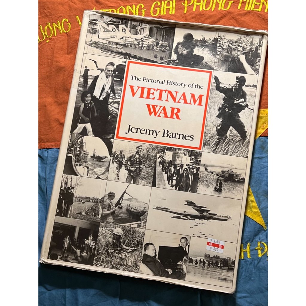 (現貨)越戰二手戰爭雜誌.另有捍衛戰士臂章空軍飛行夾克布章海軍胸章各軍種軍品.裝備.BDU  迷彩戰鬥服徽章.勳章