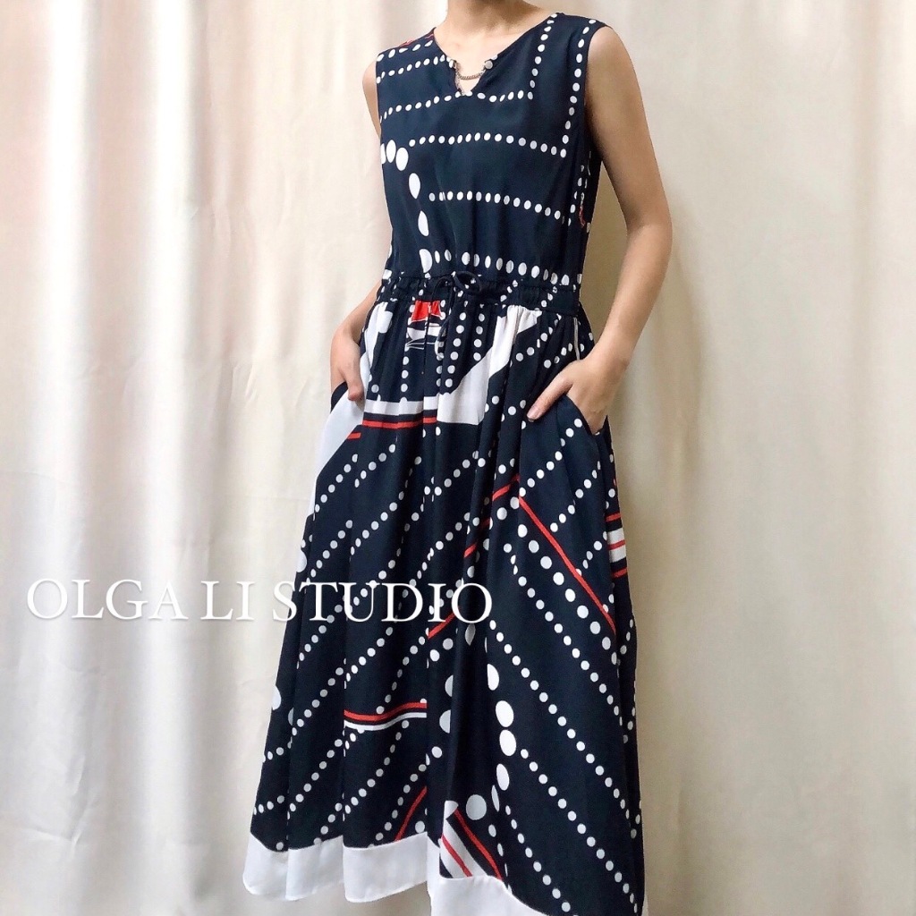 【 歐佳麗服飾 】YI-JI-NA 幾何點點飾鏈洋裝