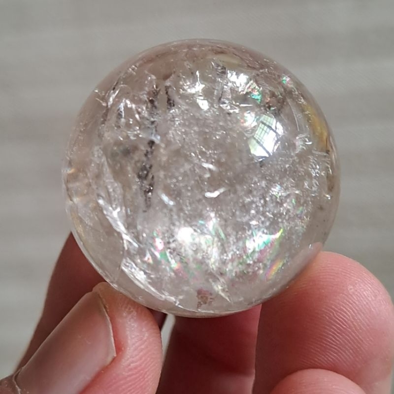 天然白水晶球，33mm，淨重52g，冰爆七彩白水晶球，帶彩虹光，清透料，附贈球座