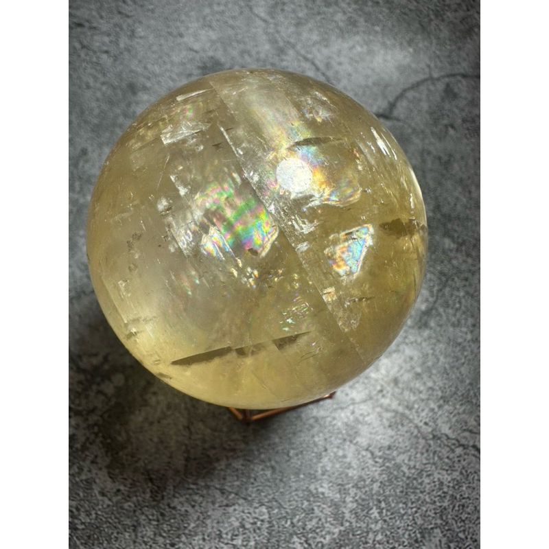 黃方解石 冰洲石（2號）特殊爆彩 多層次彩 黃色 蜂蜜水 金黃色 礦石 礦物 石球 水晶球 擺件 擺飾 能量