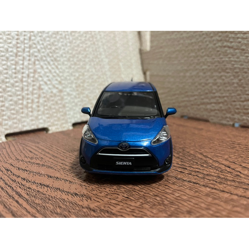 Toyota sienta 藍色 1/30 日規原廠模型車 附展示盒