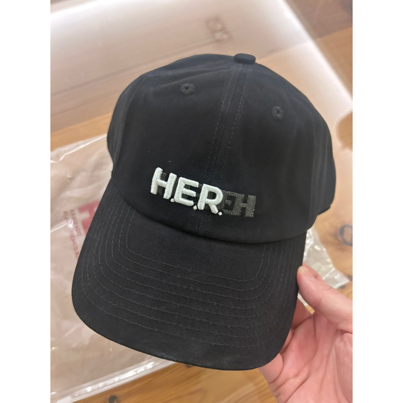 【H2Shop】李知恩 IU 2024香港演唱會 全新 黑色 棒球帽 1個 有外封套 官方周邊商品 現貨 HEREH