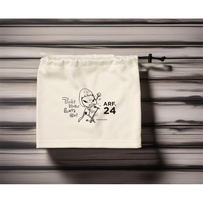 讓奈良美智給你溫暖的秋天🍂‼️ 限量 絕版 圍巾 帽子 兩用 有型😎