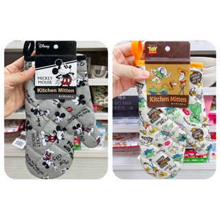 ✨TWO MINI✨《預購》日本連線 迪士尼 米奇 玩具總動員 三眼怪 料理烘培 隔熱手套