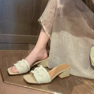 ［ ohya梨花 ] =韓國帶回=♡♡穿搭好穿歐美時髦精緻好搭配羊皮版奶白色草編底高跟/平底造型涼鞋拖鞋