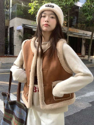 背心外套│ 美拉德穿搭🫧復古羊羔毛拼接背心馬甲外套女 冬季皮毛一體寬松百搭馬夾無袖上衣 圓領排扣開衫背心外套 冬天背心