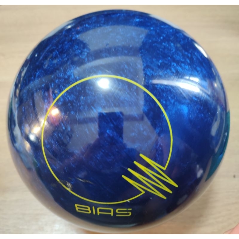 Quantum Bias Urethane ボウリングボール 15lb4oz QUANTUM BIAS URETHANE™ | ボウリングのことならサンブリッジ