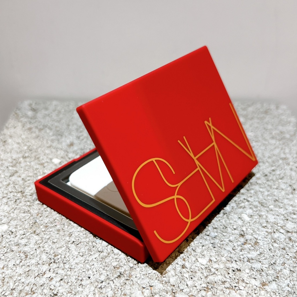 限量版75折【NARS】裸光蜜粉餅（小白餅）享愛心意限量版