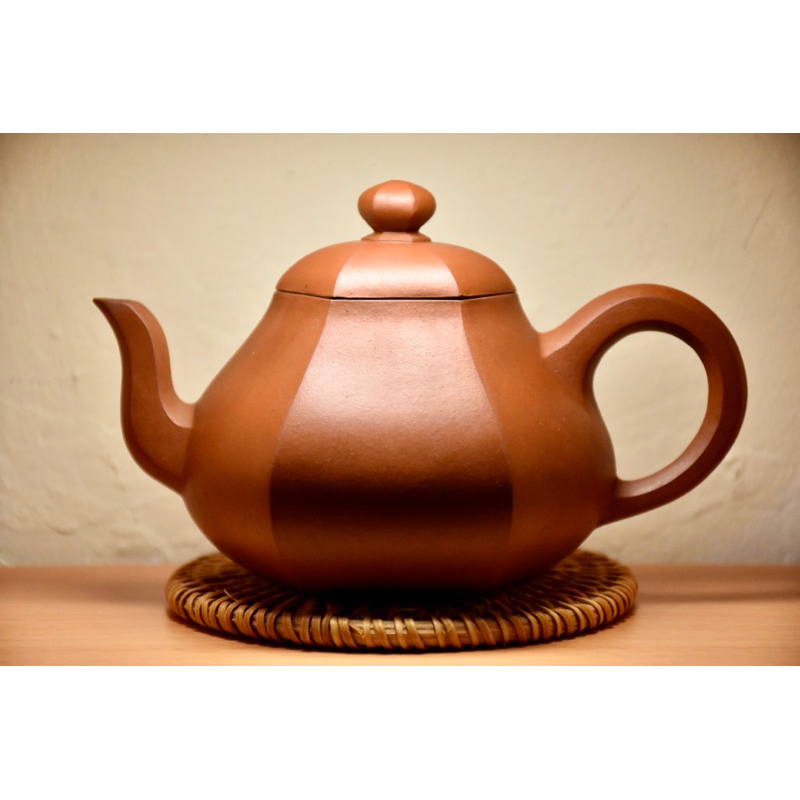 A 'Yixing' 'chilong' teapot and cover, Qing dynasty, Kangxi
