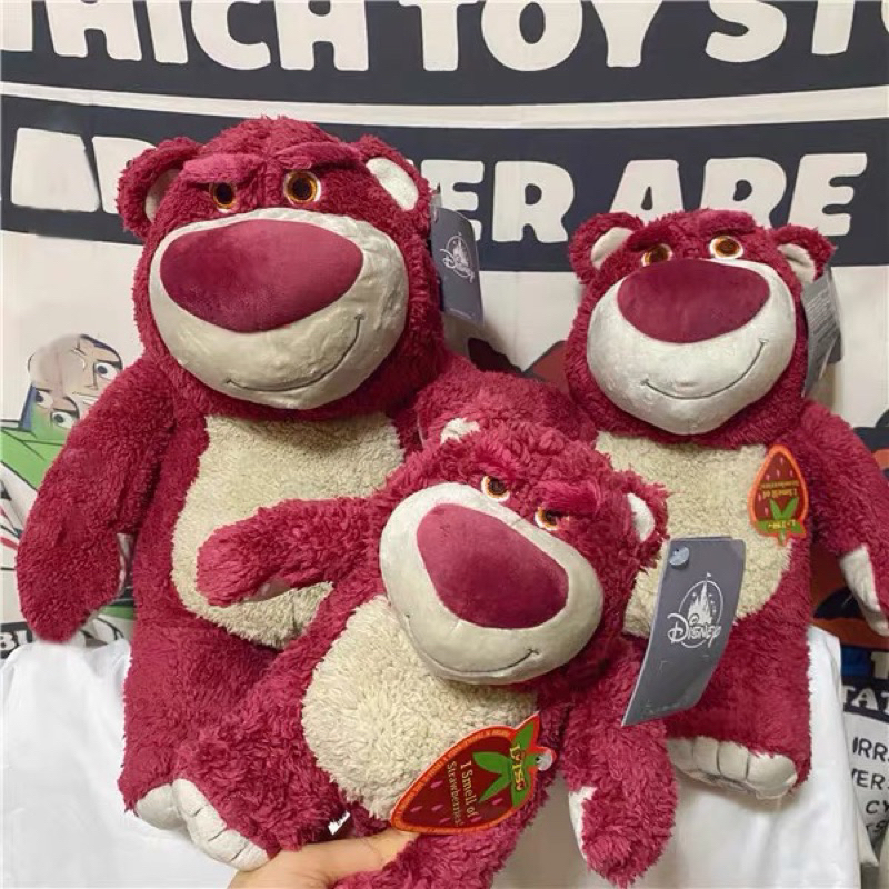 【沁的娃娃屋】❤️現貨秒出❤️草莓味熊抱哥娃娃 擺飾 玩具總動員 草莓熊 情侶禮物 生日禮物