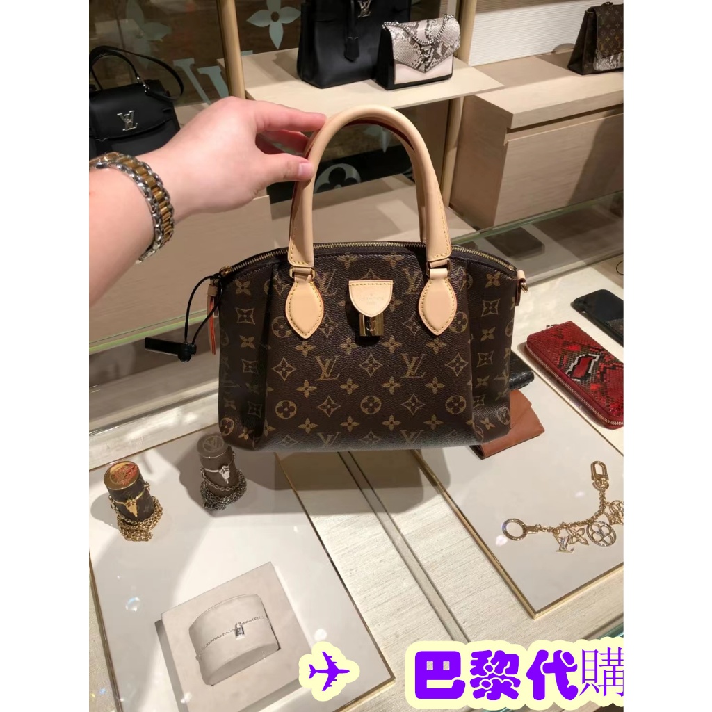 ✈️巴黎代購✈️全新真品 LV 老花 RIVOLI PM 鎖頭 拉鍊 摺層 手提 肩背 斜背包 M44543