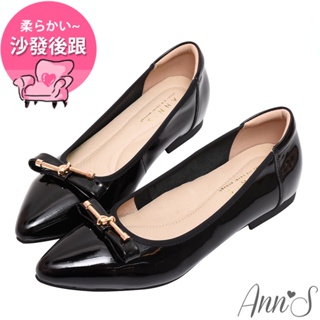 Ann’S法式小方結-軟羊漆皮隱藏內增高平底尖頭包鞋-黑