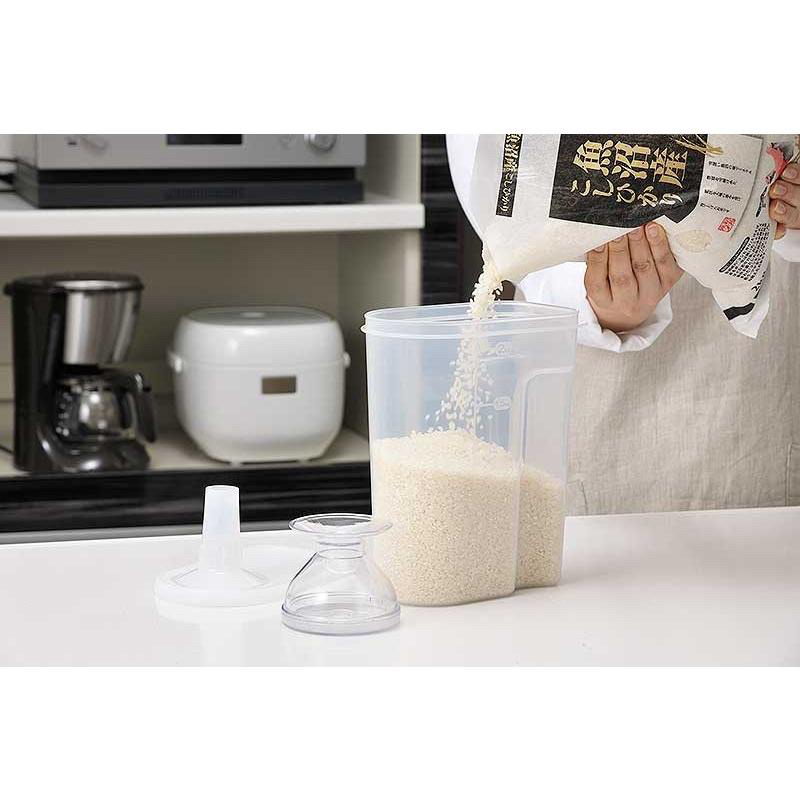 日本 INOMATA 塑膠米桶附米杯 2kg 冷藏庫 米壺 容器 附量杯蓋 米箱 米桶量杯 米桶 米杯 儲米器 廚房收納