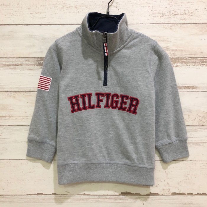 Maple麋鹿小舖 美國購買 童裝品牌 TOMMY HILFIGER 男童灰色字母立領長T ＊ ( 現貨2T )