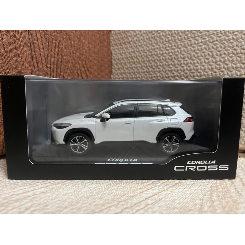 Toyota Corolla cross 白色 1/30 日規原廠模型車