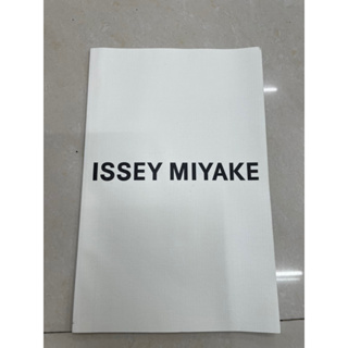 二手 ISSEY MIYAKE 2023/2024 型錄 服裝 書 雜誌 三宅一生