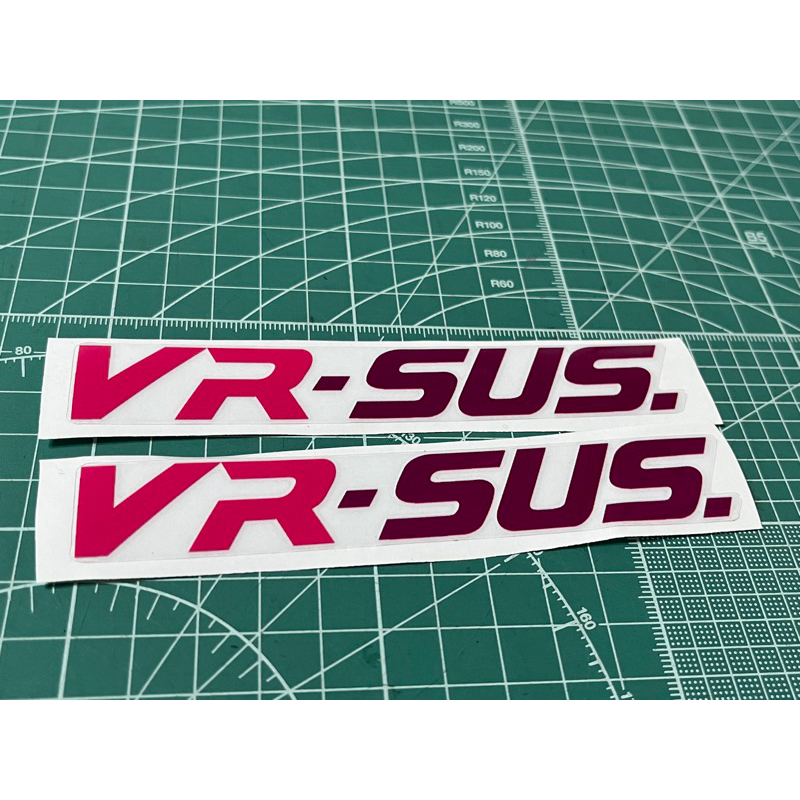 🌟 前叉貼 Dio sr 碟煞版 前叉 貼紙 桃紅 紫 字 透明底 白墨 任何車色可貼 VR SUS