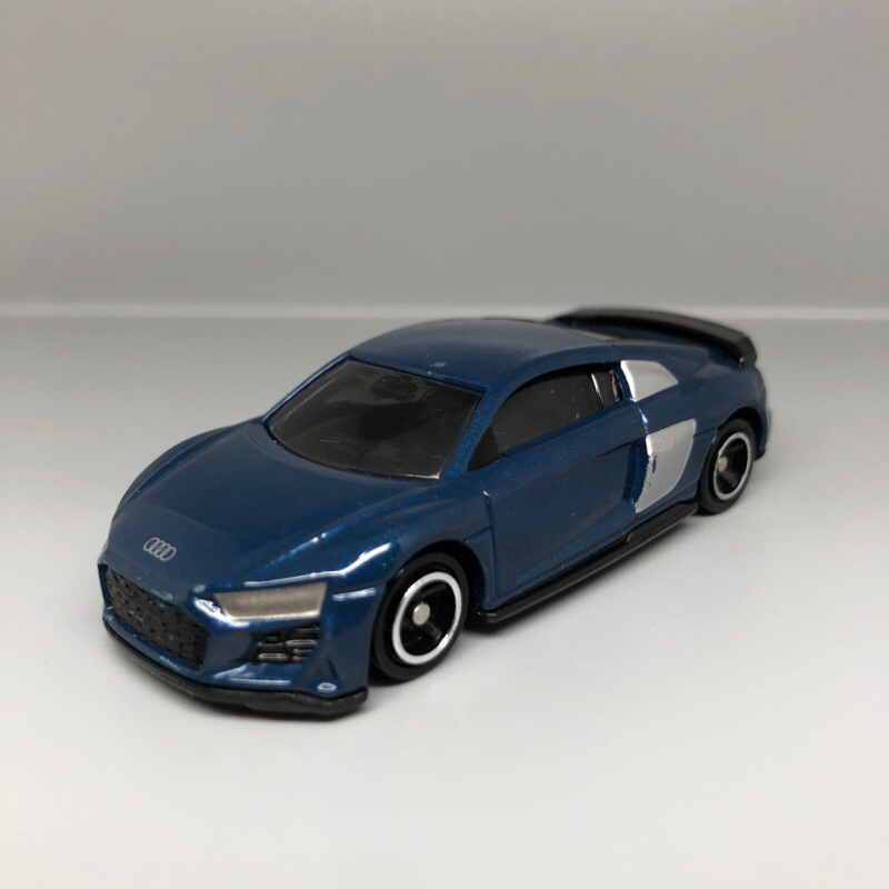 Tomica 38 Audi r8 coupe