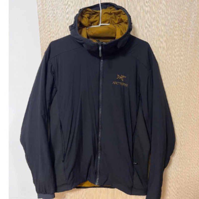 始祖鳥Arc'teryx Atom LT 24K黑金色