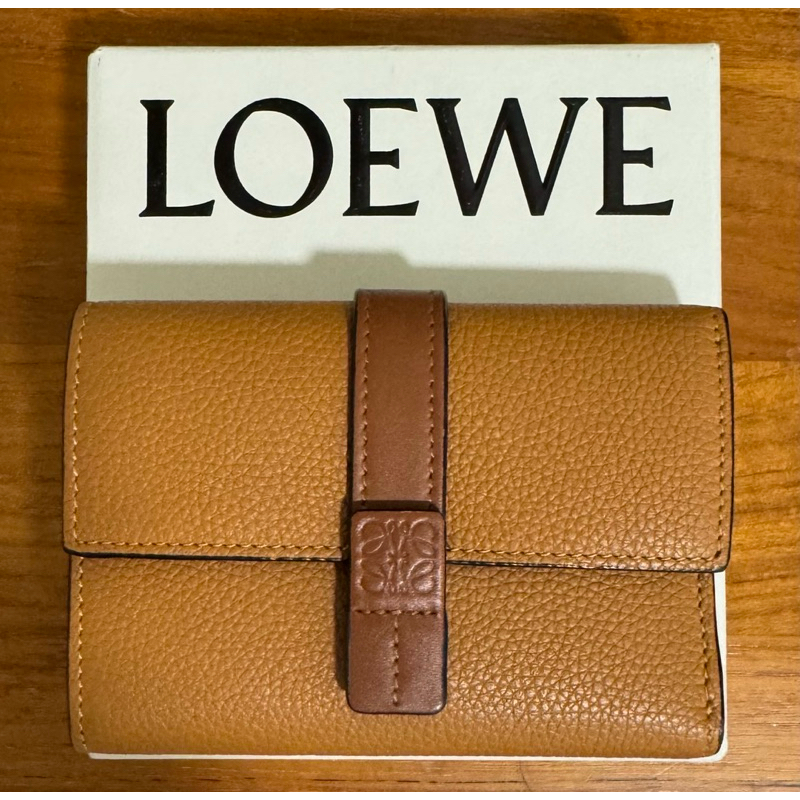 Loewe三折牛皮短皮夾 焦糖色 全新