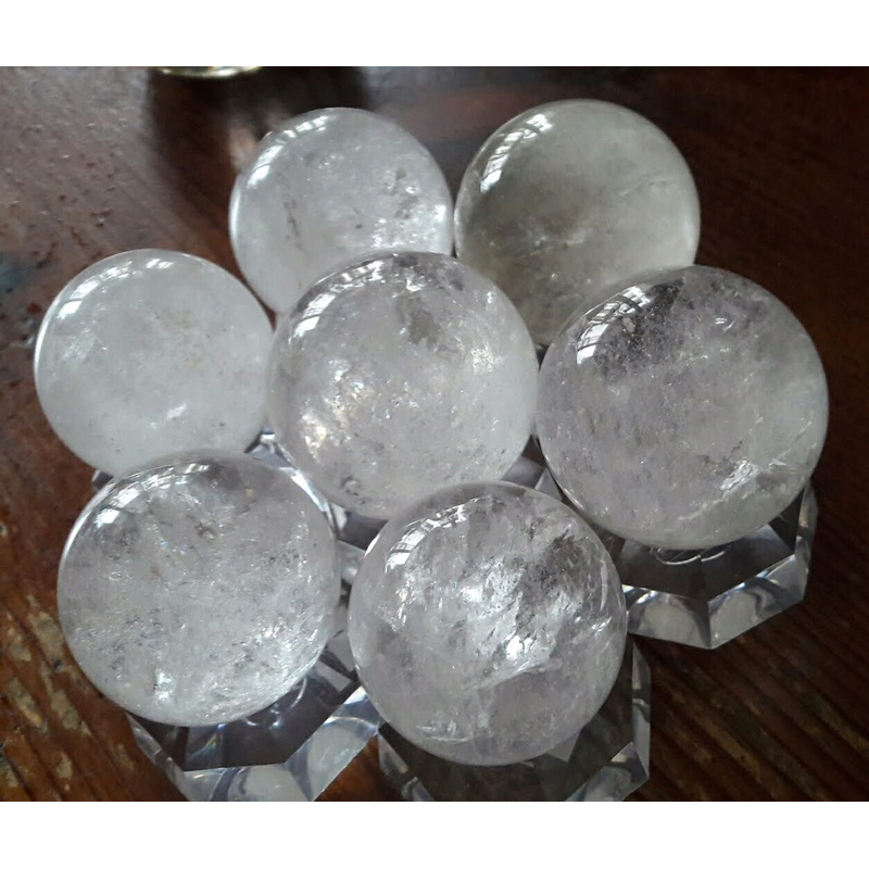 白水晶球七星陣，共1.72公斤，晶體乾淨閃亮帶彩光