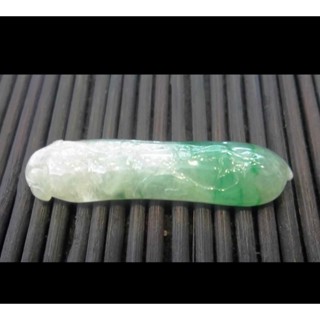 愛琴海珠寶批發/ 緬甸天然冰種荖坑翡翠A貨福瓜3.2*1公分/ 尺寸:32*11*6MM/ 附中鼎寶石鑑定書有保障又安心