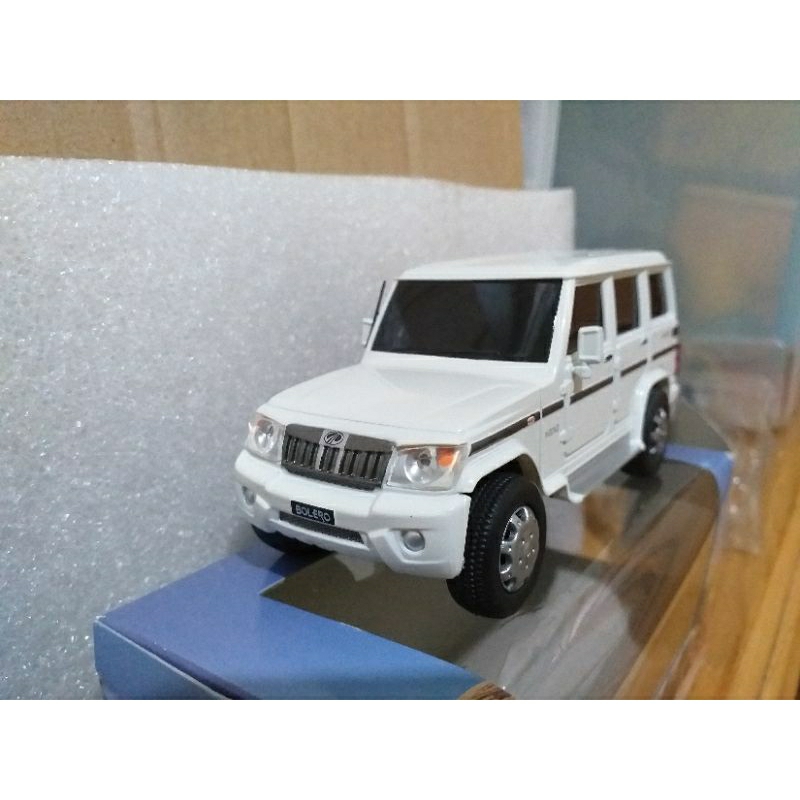 請看詳情 印度 原廠 1/32 馬亨達 Mahindra BOLERO SUV 白色 模型車