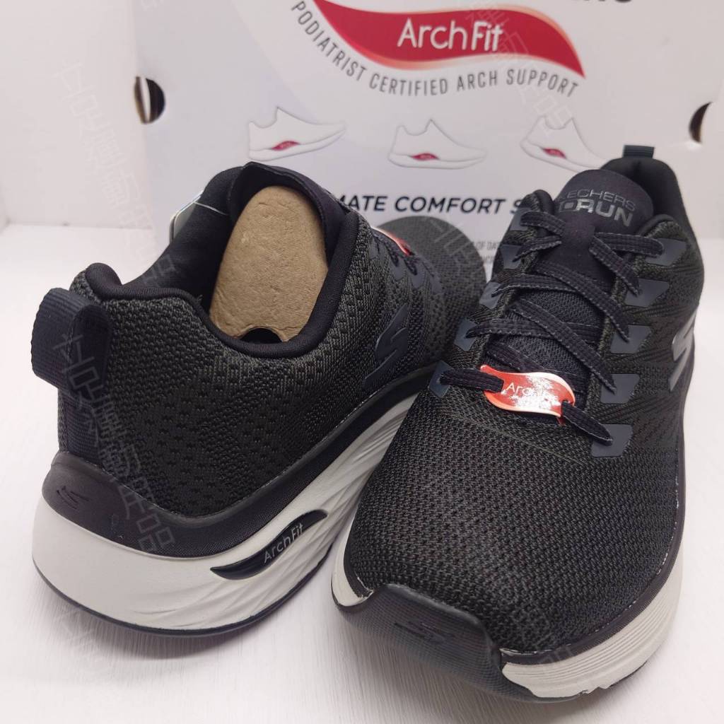 立足運動用品 男鞋SKECHERS GORUN MAX CUSHIONING ARCH FIT慢跑鞋 220338BKW