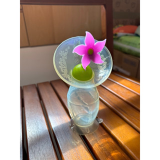 （二手）haakaa 紐西蘭真空吸力集乳器100ml集乳器1個加小花瓶塞 好攜帶