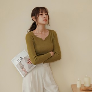 【Our Studio】知性設計V領針織上衣 白色 拿鐵色 橄欖綠色 深咖色 黑色(現貨)