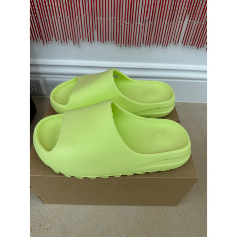 yeezy slide glow green 螢光綠拖鞋
