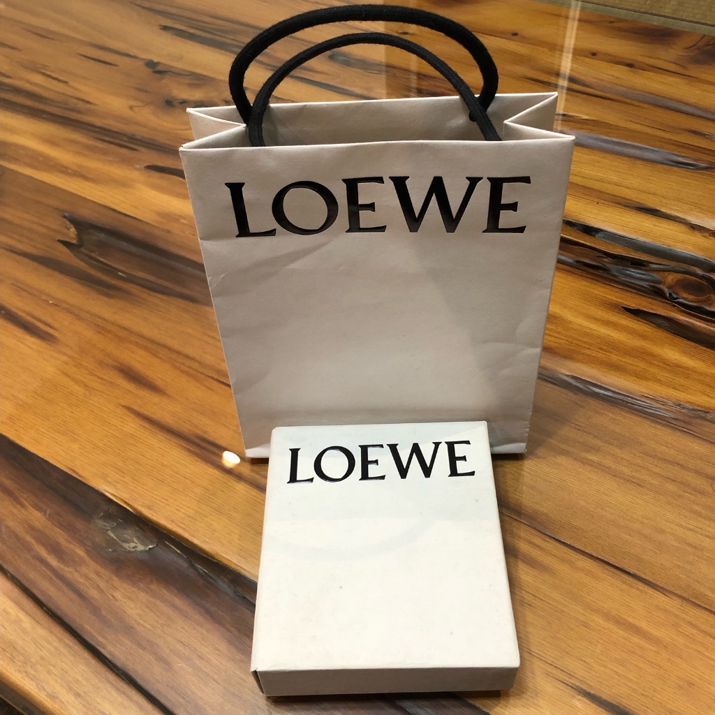 LOEWE 皮夾包裝紙盒與紙袋