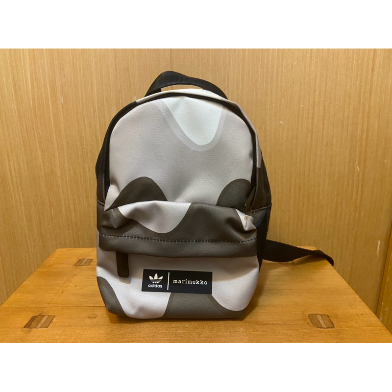 愛迪達 ADIDAS X MARIMEKKO 迷你後背包 （尺寸9x 15 x 22 cm）日本購入