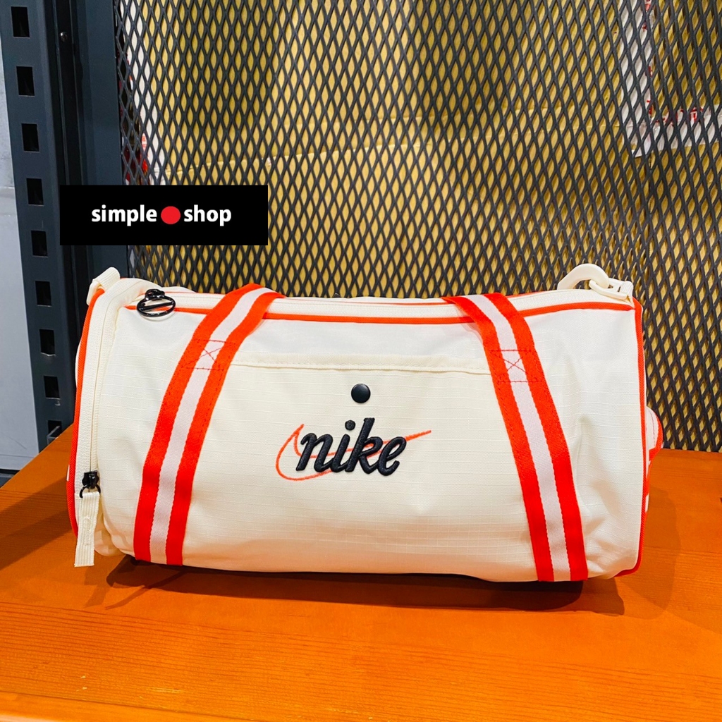 【Simple Shop】NIKE GYM 行李袋 旅行袋 健身提袋 13L 圓筒包 立體刺繡 DR6261-113