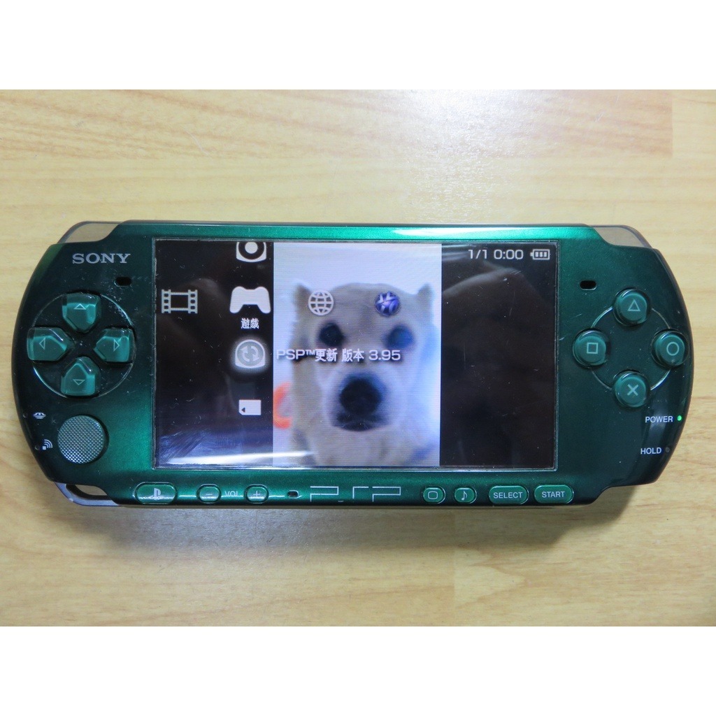 Sony PSP 3007 掌上型 遊戲機+8G記憶體 +全新電池  直購價1800