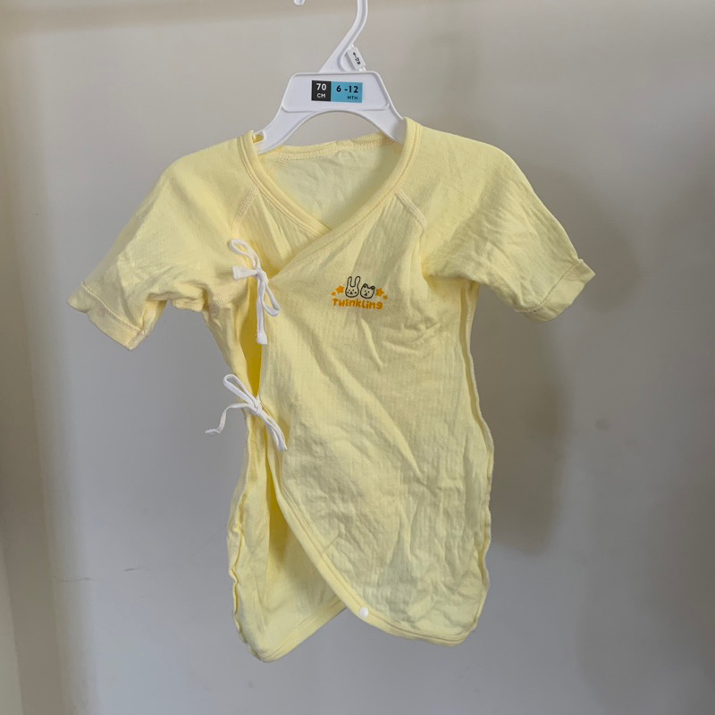 【二手。尺寸50～70cm】100%棉 黃色寶寶蝴蝶衣 開襟衫 新生兒服飾 寶寶服飾 嬰兒服飾