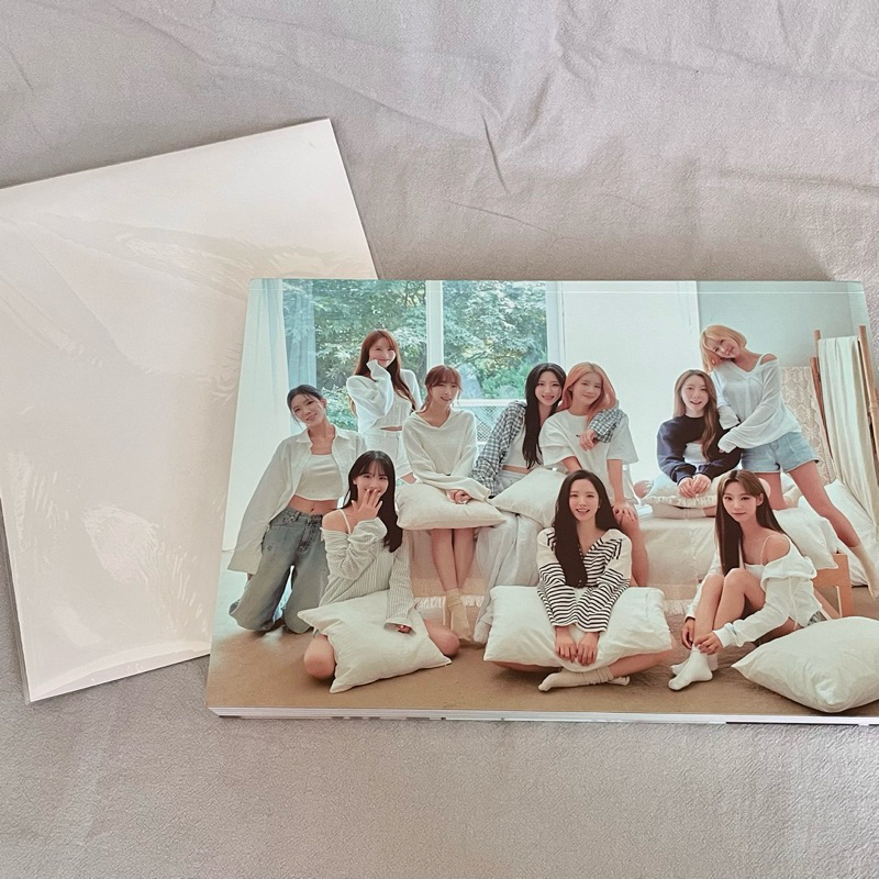 宇宙少女 WJSN 우주소녀 2022 PHOTOBOOK 贈寫真海報