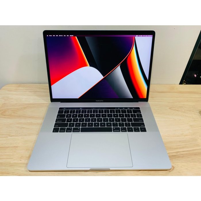 台中 2017年 MacBook Pro 15吋 i7 (2.8) 16G 1T 太空灰 灰色 太空灰 241次