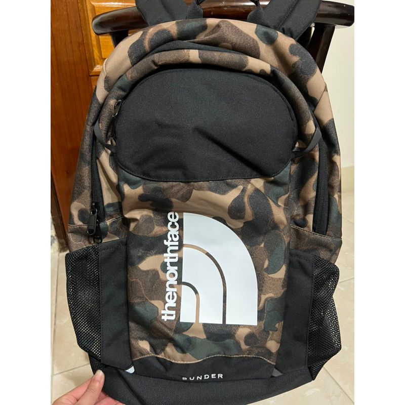 [全新北臉後背包現貨只1個］［The north face 32L迷彩後背包]北臉TNF 可放水瓶 15吋筆電 減壓背帶