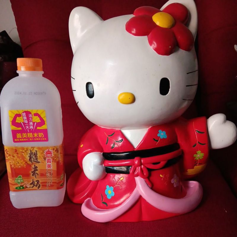 我不一樣我很大隻高37公分台灣早期老物 Hello Kitty 存錢筒 撲滿 貓咪公仔造型玩偶 絕版珍藏 老時光