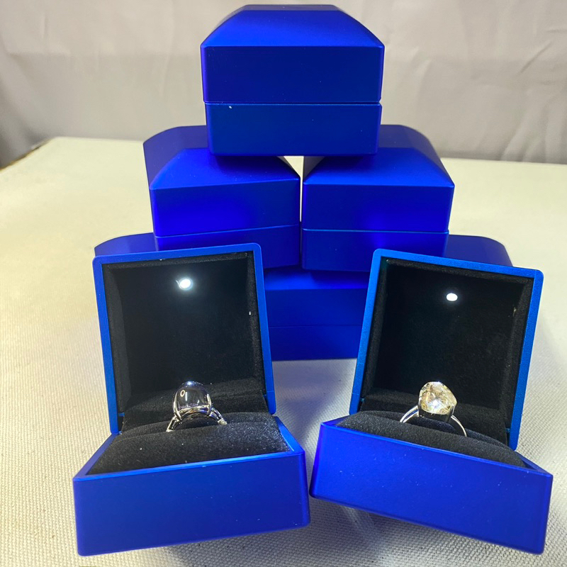 【晶星】高級LED 燈戒指盒 寶藍色 首飾盒 首飾收納盒 發光首飾盒 發光戒指盒 求婚神器 求婚戒指盒 led戒指盒
